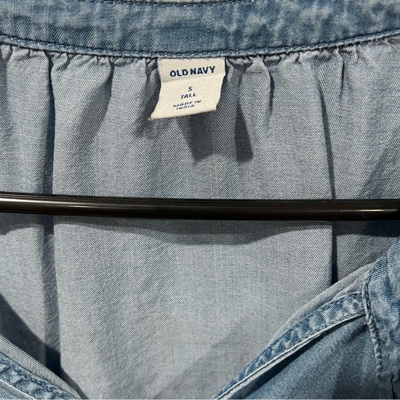 Old Navy Chambray Top - Picture 3 of 5